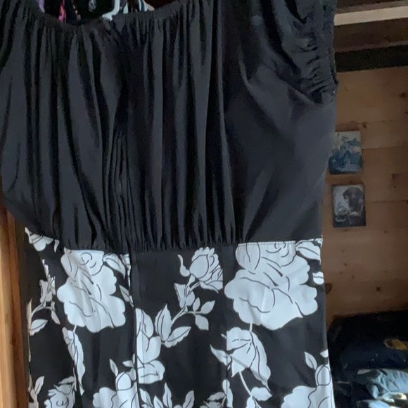 New with tags Pinup Couture dress - Picture 3 of 3